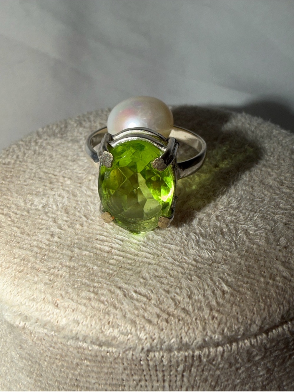 Sterling Silver Peridot and Pearl Ring - Green and White